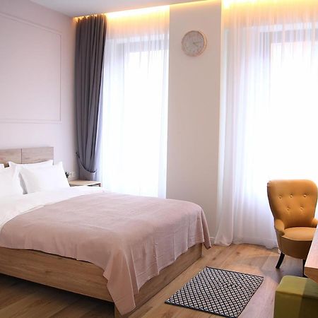 Parilament On Rustaveli 4 Rooms Tbilisi Zewnętrze zdjęcie